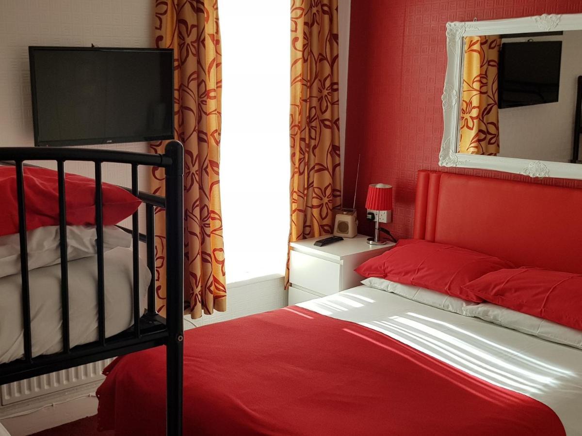 Oakleigh House Hotel - Blackpool — Photos 1